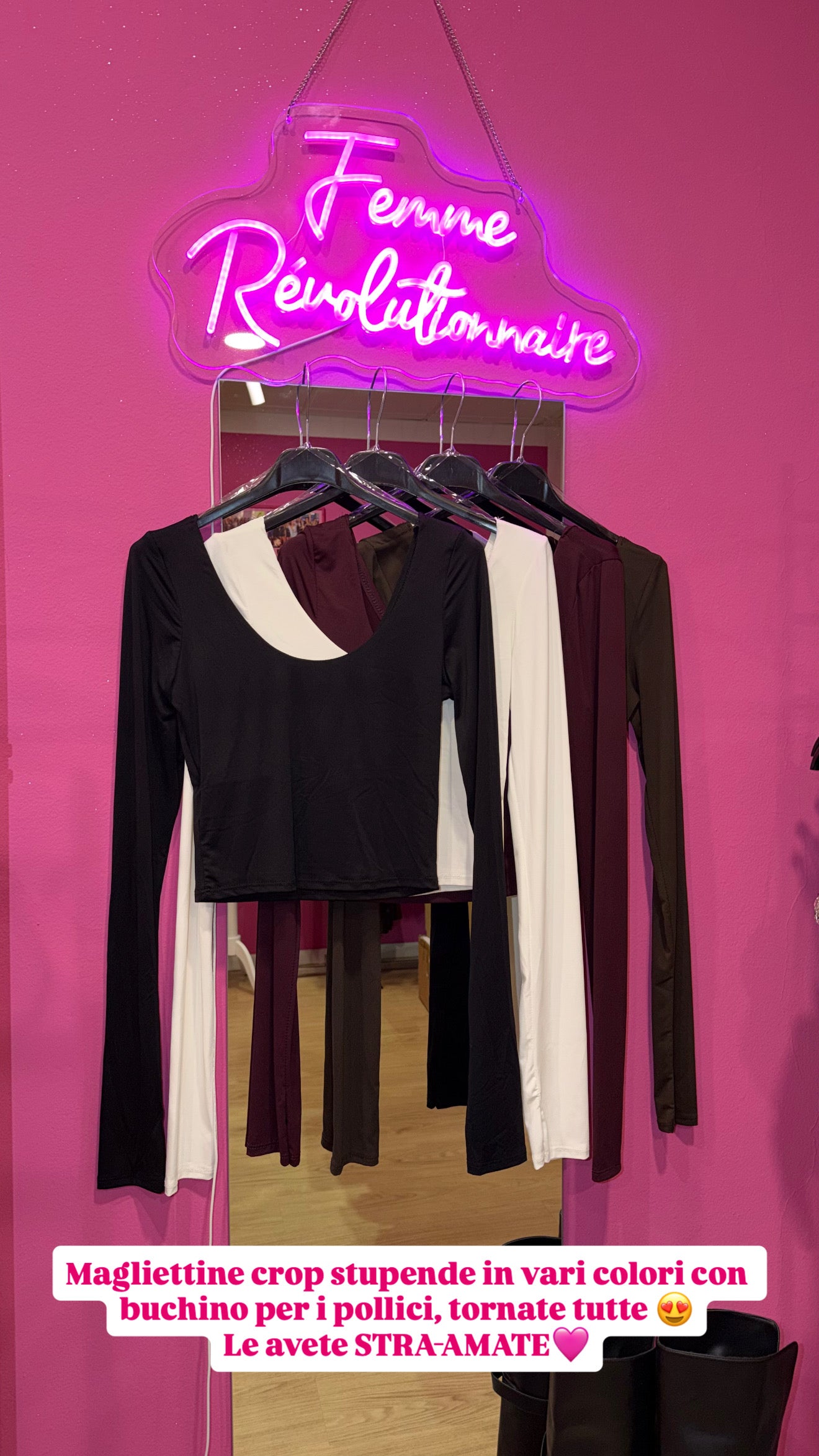 Maglia corta con buco pollice in vari colori