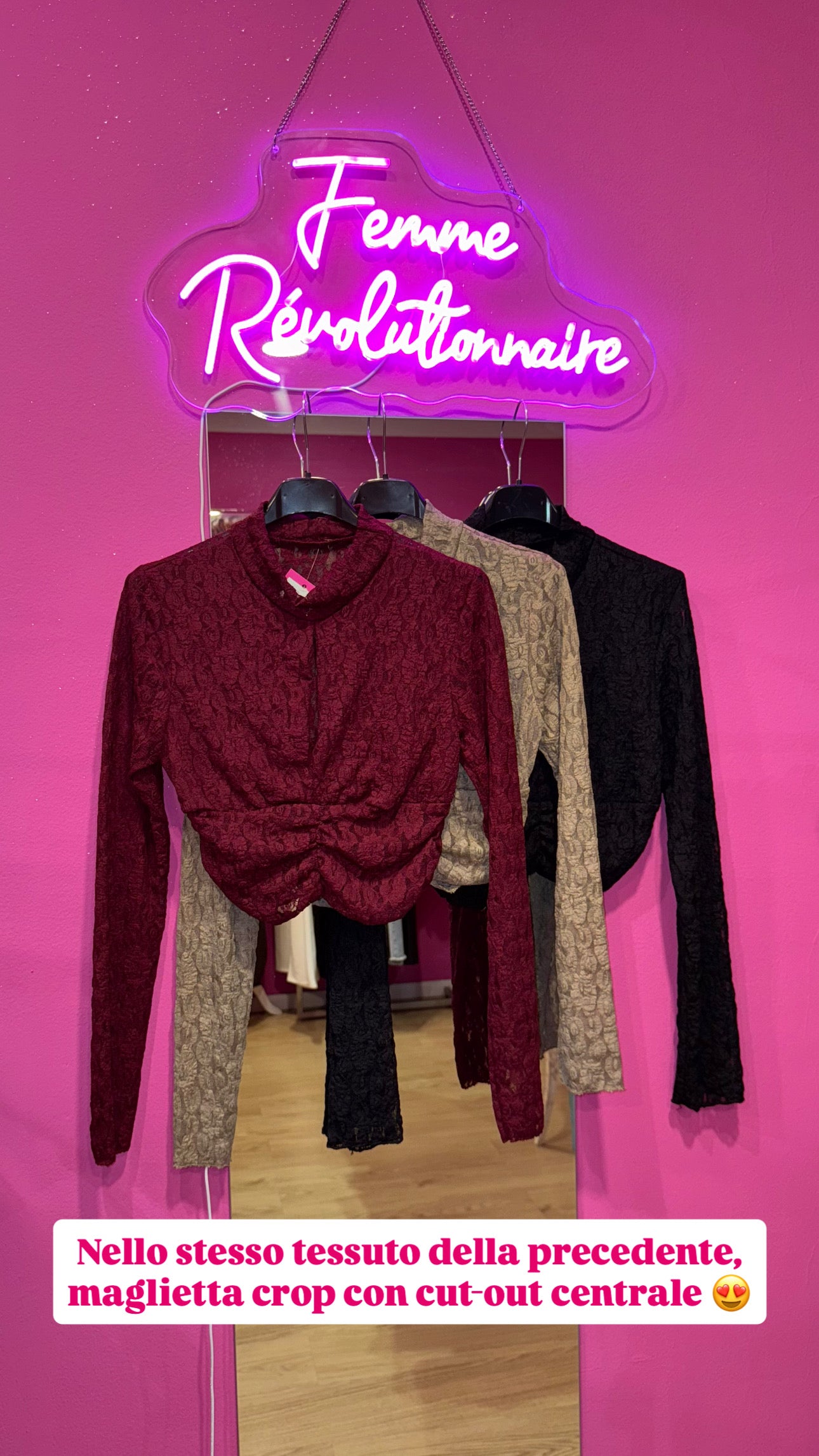 Maglia pizzo arricciata con spacco frontale in vari colori