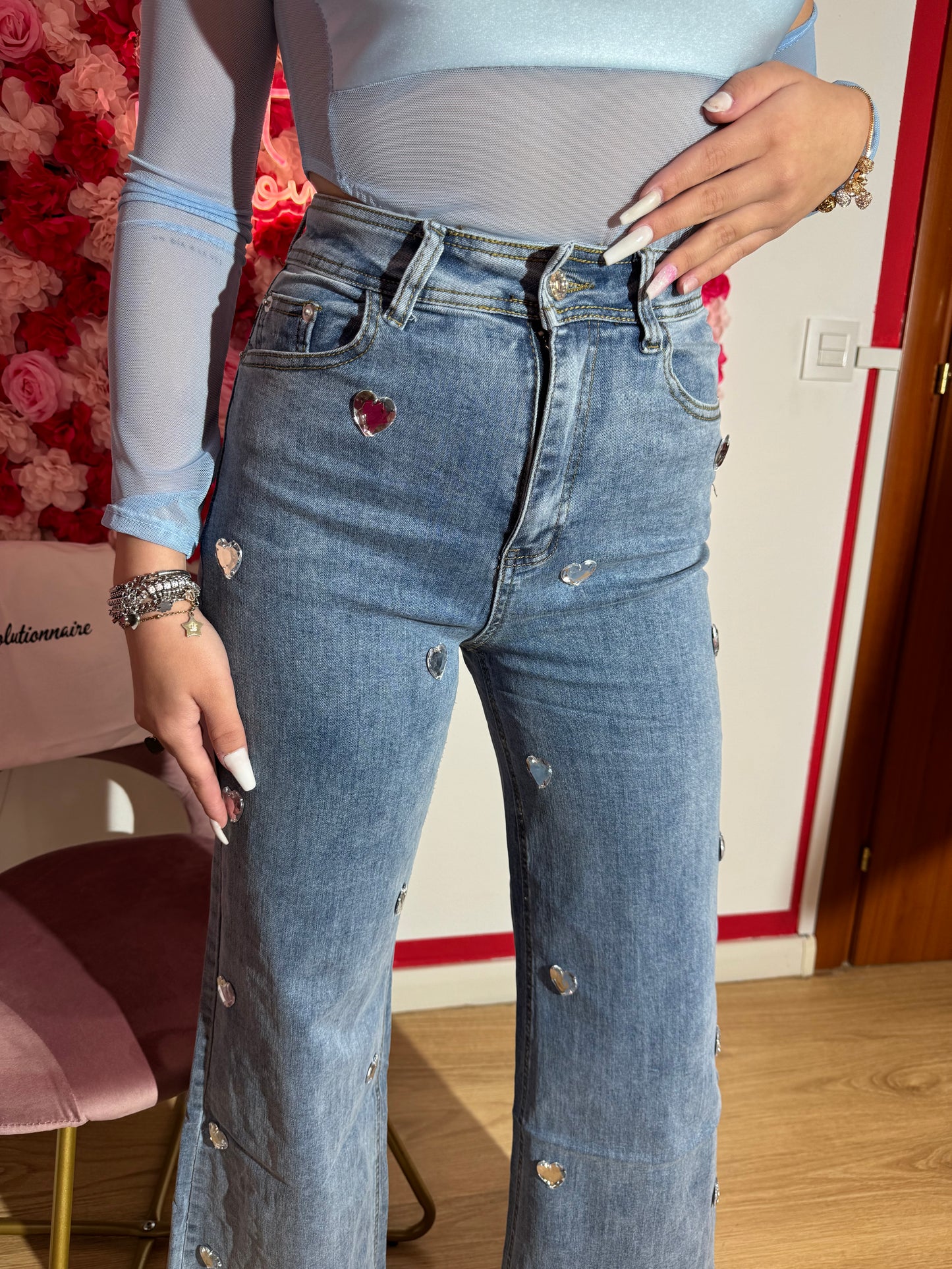 Jeans a palazzo con cuori gioiello