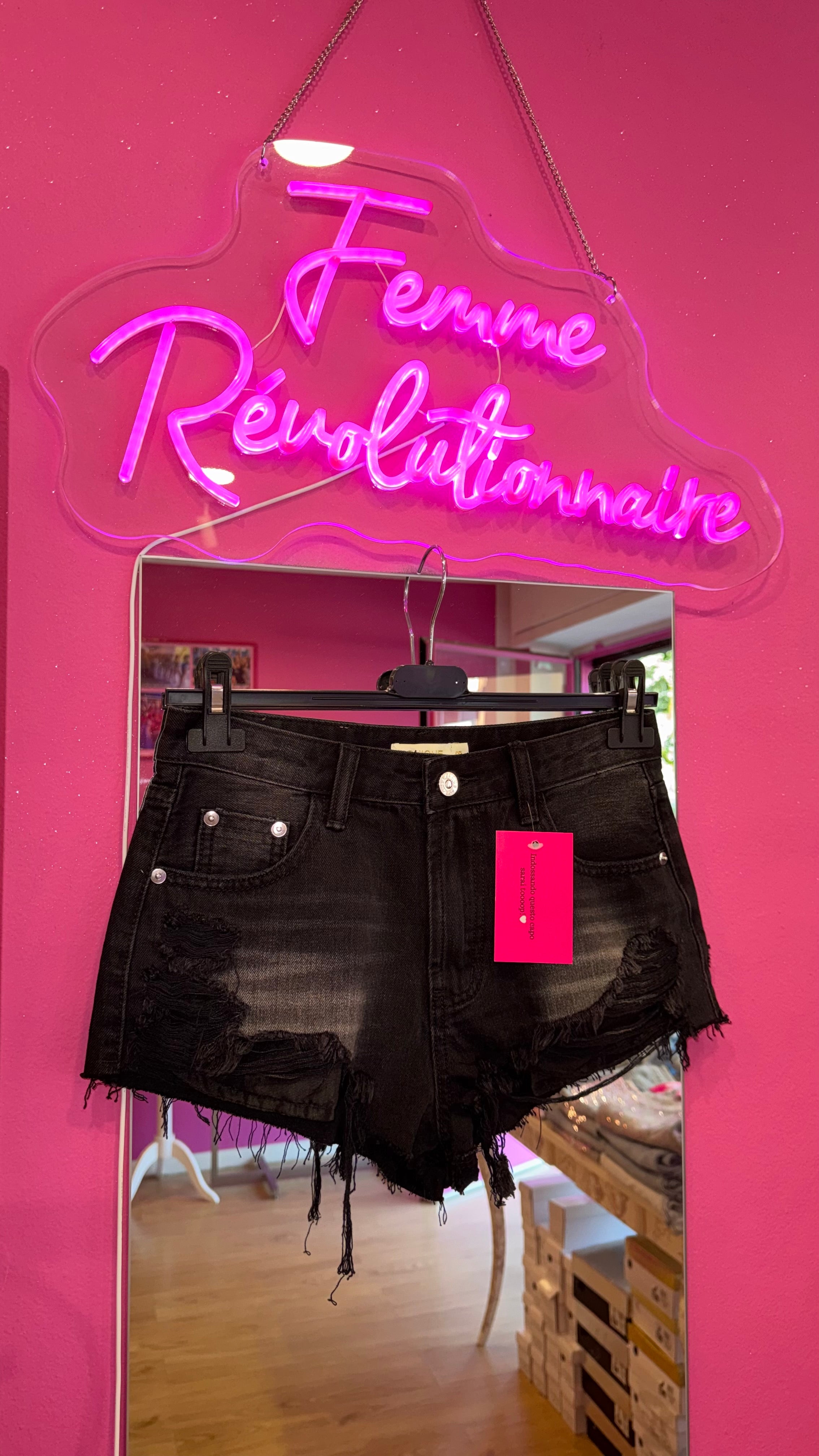 Shorts Revolutionary Black