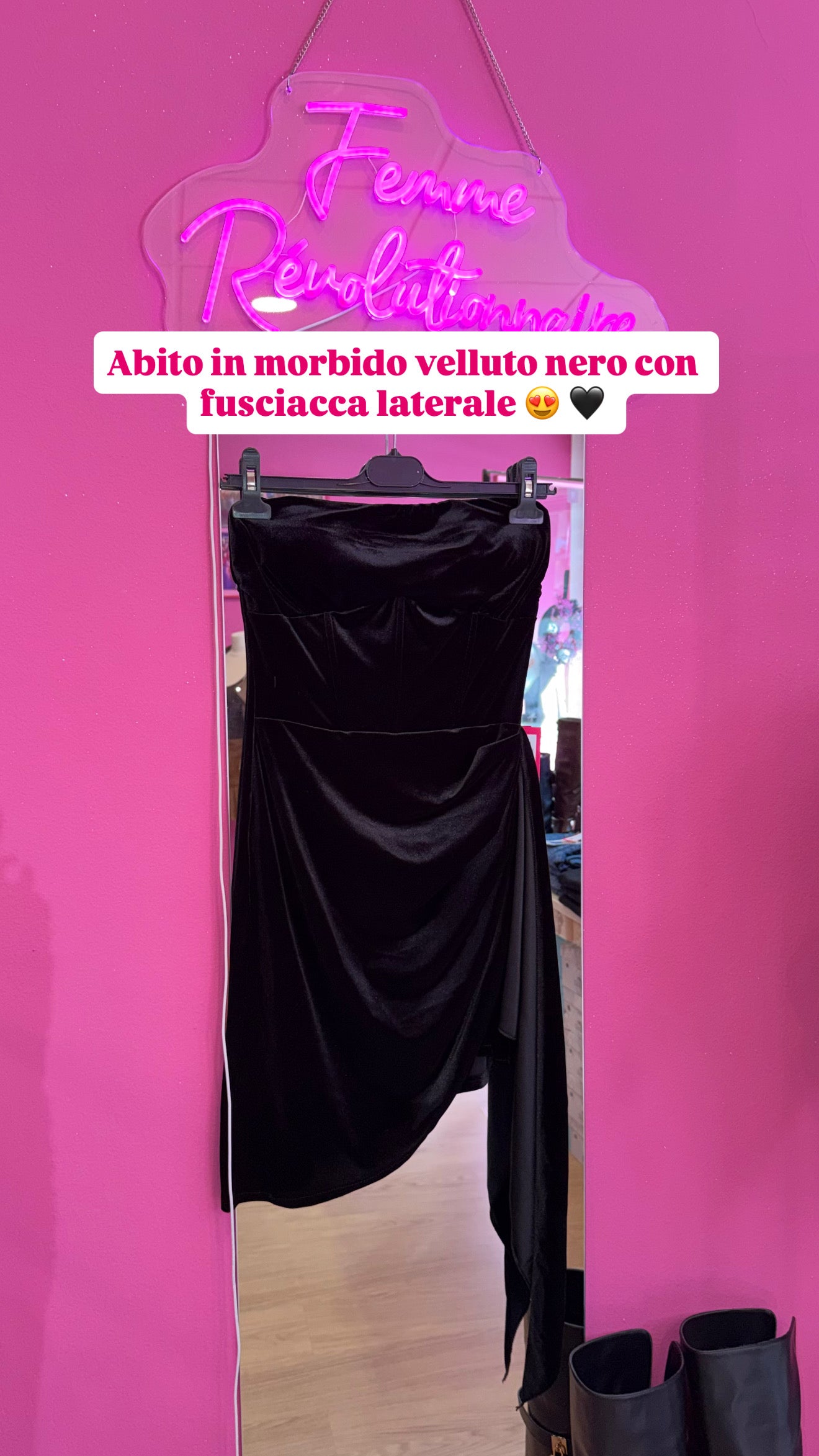 Abito Velluto Nero con Volant laterale in vari colori