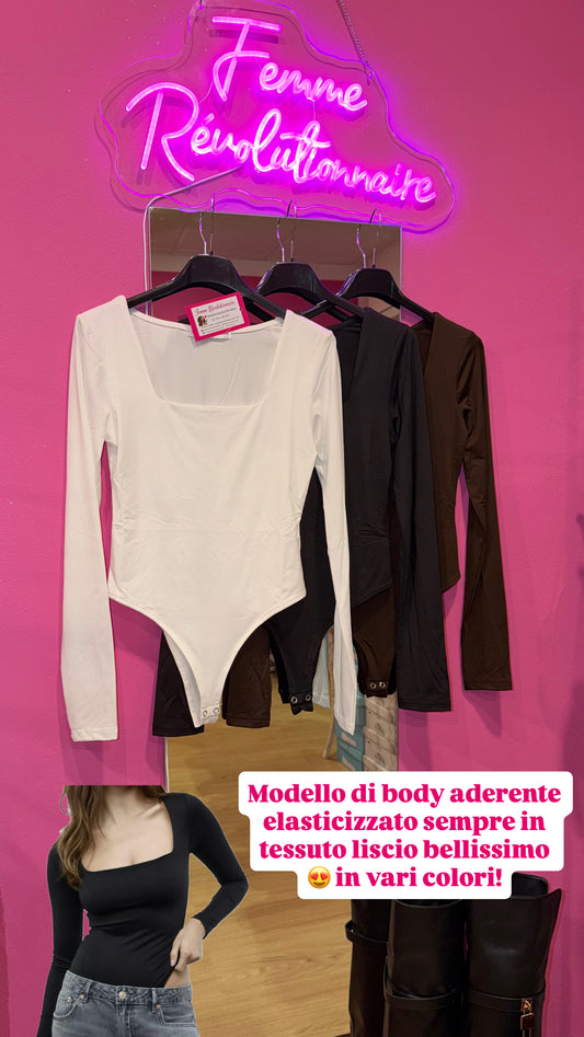 Body aderente scollo quadrato