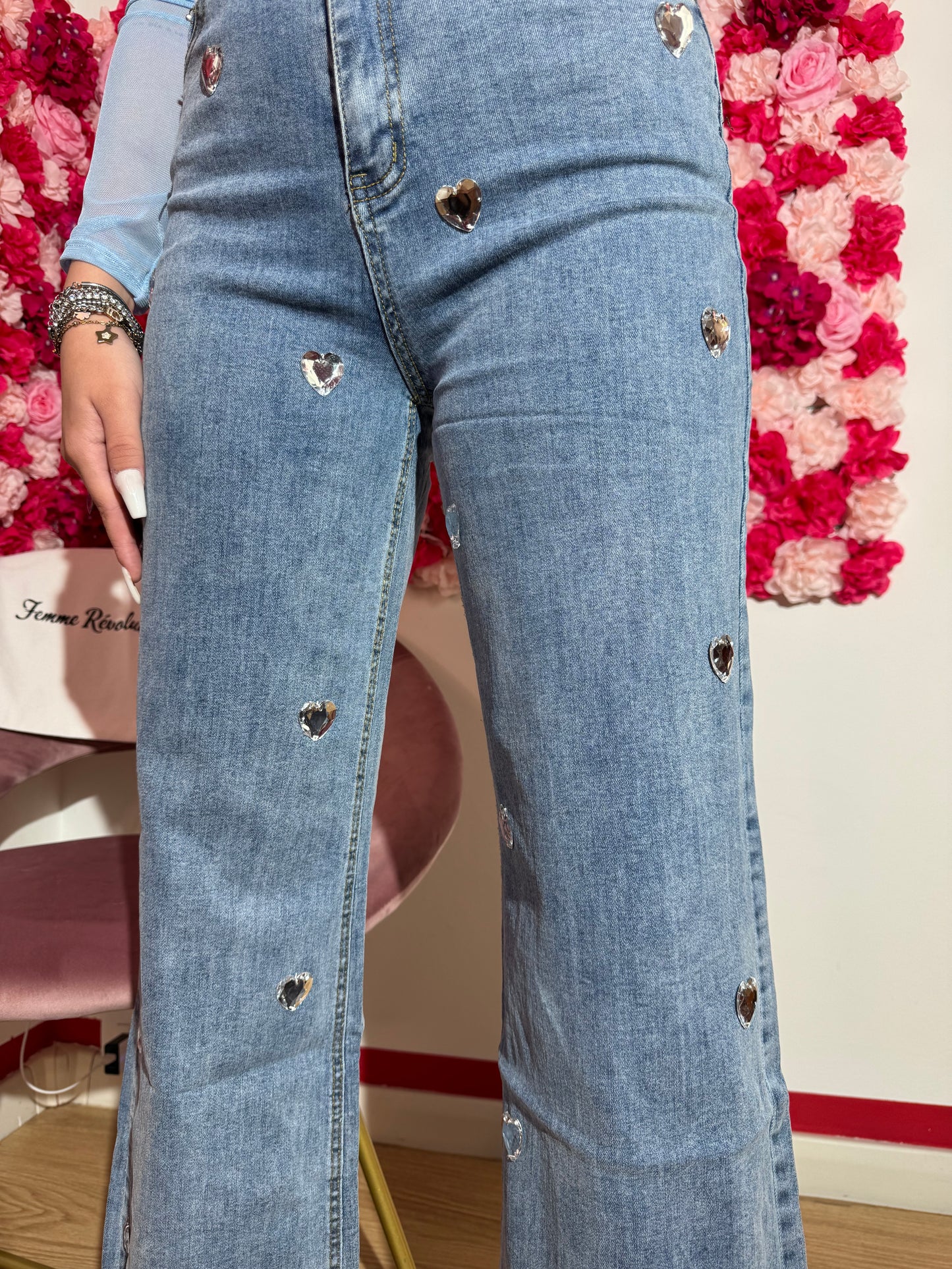 Jeans a palazzo con cuori gioiello