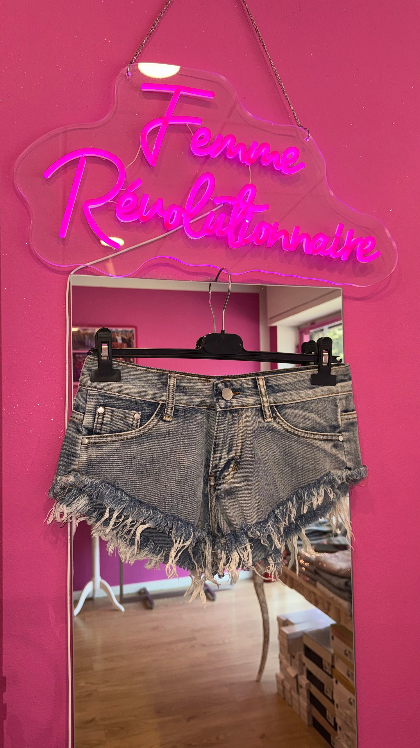 Shorts Raw Cut