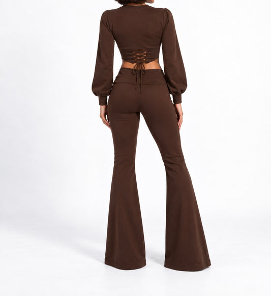 Tuta con stringhe posteriori Brown